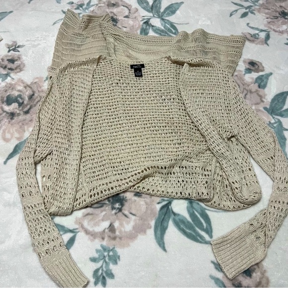 Crocheted duster - Picture 4 of 4